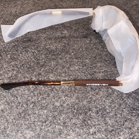 NWT - Trendy Unisex Titanium Stainless-Steel Alloy Polarized Aviator Sunglasses - Picture 2 of 8